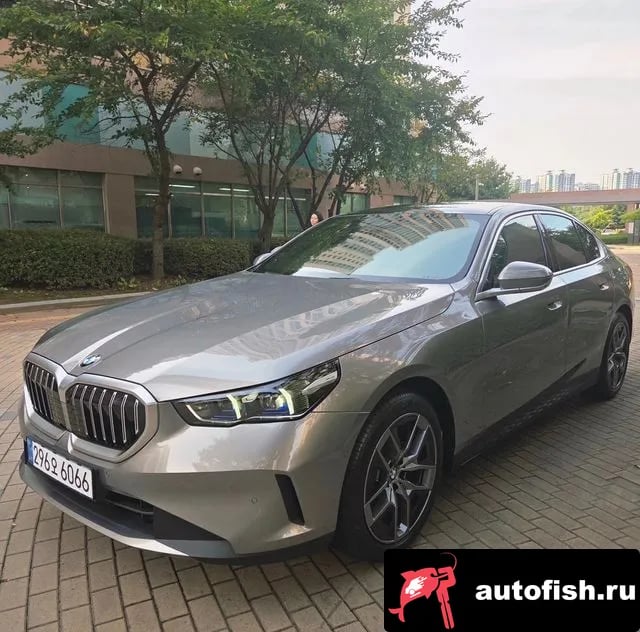 BMW 5-Series 5 Series (G60) 2025 года - вид 4