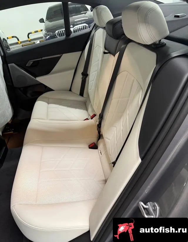 BMW 5-Series 5 Series (G60) 2025 года - вид 7