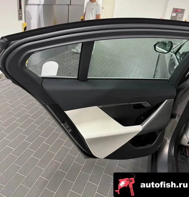 BMW 5-Series 5 Series (G60) 2025 года - вид 8