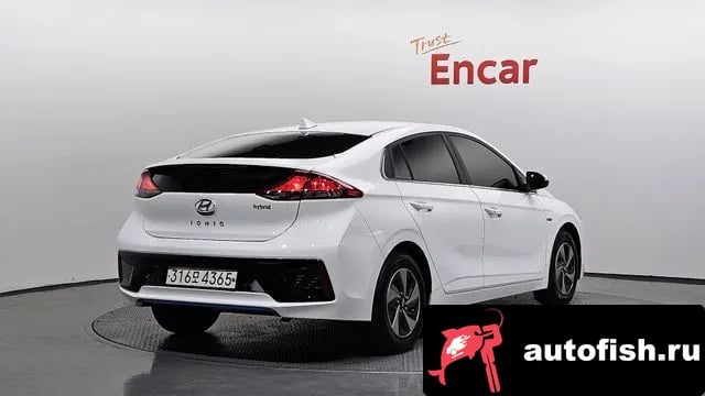 Hyundai Ioniq Ionic Hybrid 2018 года - вид 2