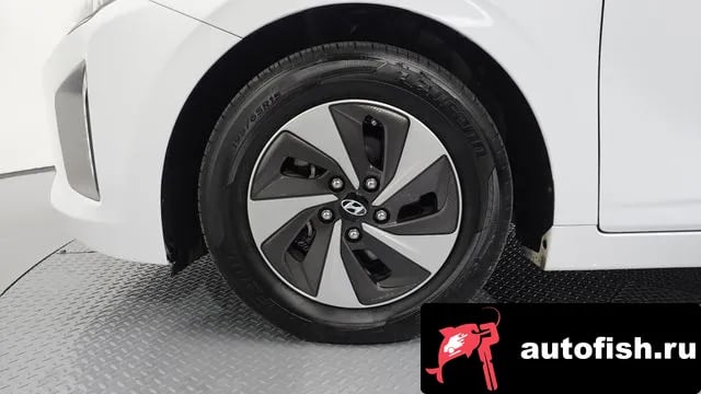 Hyundai Ioniq Ionic Hybrid 2018 года - вид 5