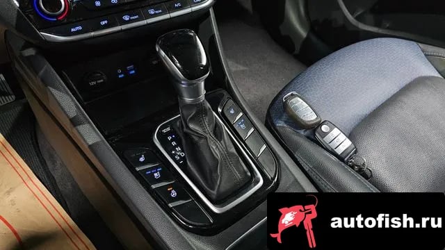 Hyundai Ioniq Ionic Hybrid 2018 года - похожие автомобили