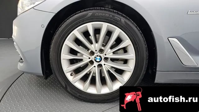 BMW 5-Series 5 Series (G30) 2018 года - вид 5