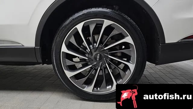 Lincoln Aviator Aviator 2nd generation 2021 года - вид 5