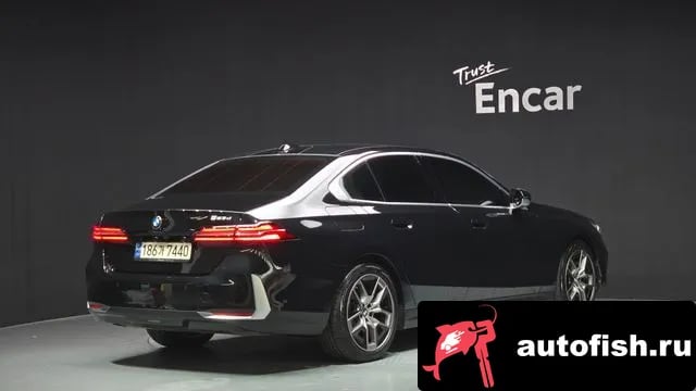 BMW 5-Series 5 Series (G60) 2023 года - вид 2