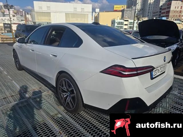 BMW 5-Series 5 Series (G60) 2024 года - вид 4