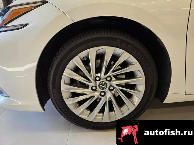 Lexus ES ES300h 7th generation 2020 года - похожие автомобили