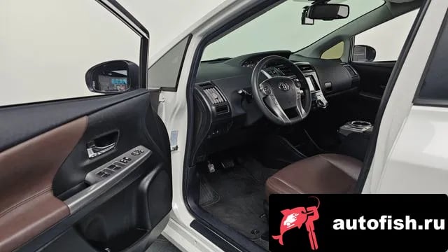 Toyota Prius Prius V 2016 года - вид 10