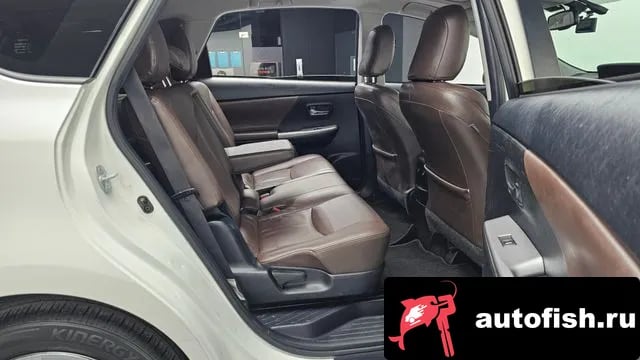 Toyota Prius Prius V 2016 года - вид 12