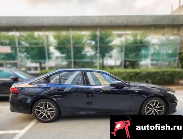 BMW 5-Series 5 Series (G60) 2025 года - вид 3