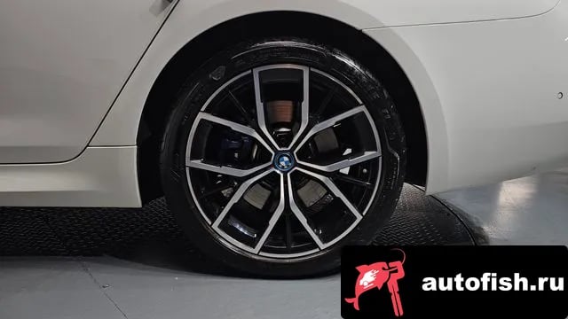 BMW 5-Series 5 Series (G30) 2022 года - вид 4