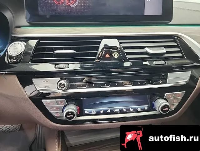 BMW 5-Series 5 Series (G30) 2023 года - вид 8