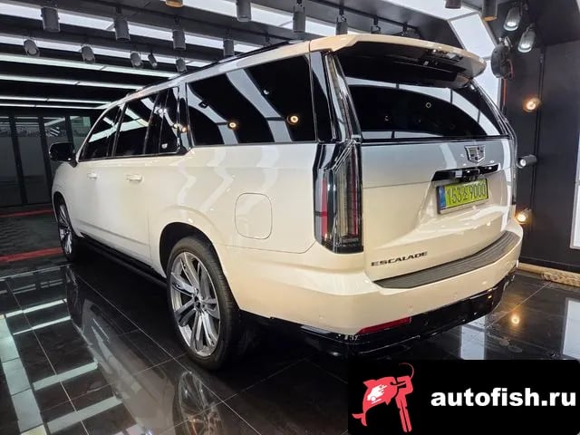 Cadillac Escalade Escalade 5th Generation 2025 года - похожие автомобили