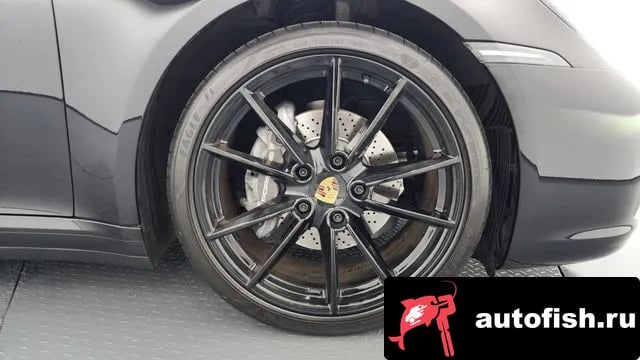 Porsche 911 911 (992) 2020 года - вид 5