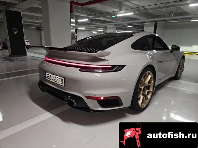 Porsche 911 911 (992) 2021 года - вид 3