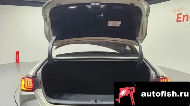 Lexus ES ES300h 7th generation 2018 года - похожие автомобили