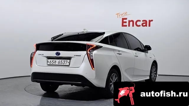 Toyota Prius Prius 4th Generation 2018 года - вид 2