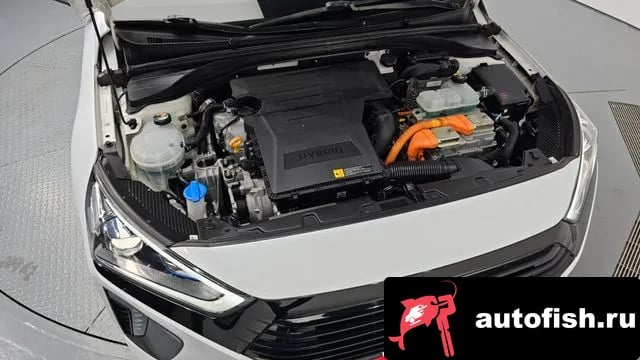 Hyundai Ioniq Ionic Hybrid 2018 года - вид 6