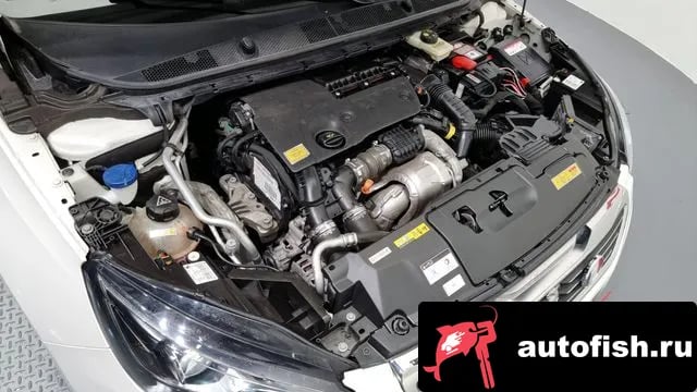 Peugeot 308 308 second generation 2018 года - вид 6