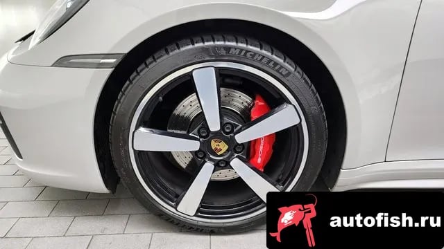 Porsche 911 911 (992) 2020 года - вид 5