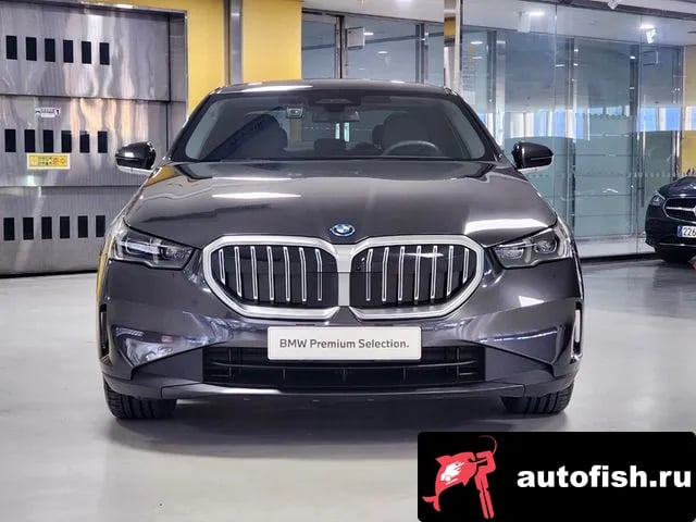 BMW 5-Series 5 Series (G60) 2025 года - вид 3