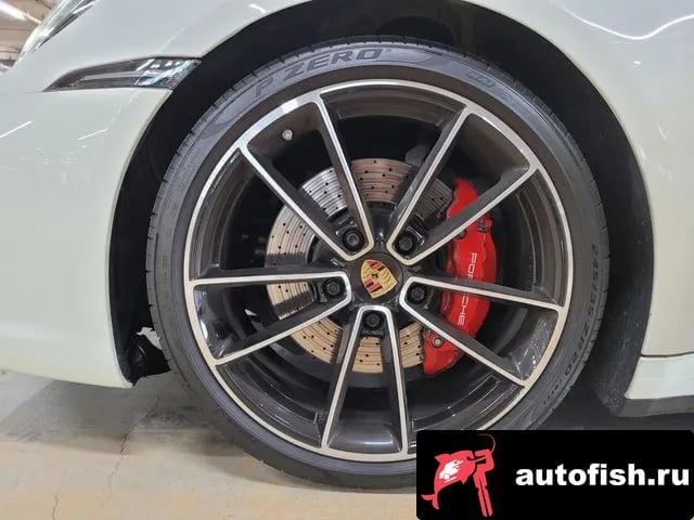 Porsche 911 911 (992) 2020 года - вид 5