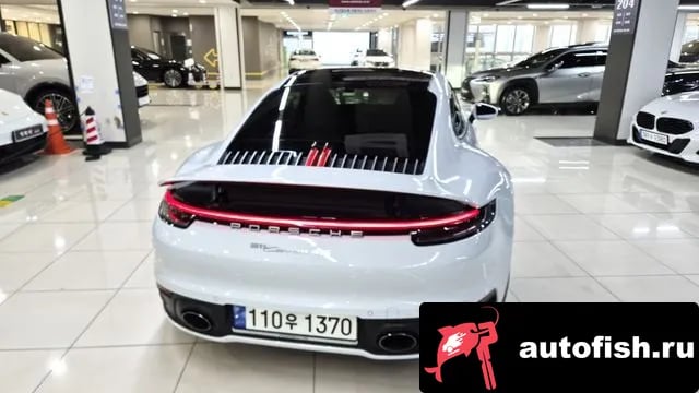 Porsche 911 911 (992) 2021 года - вид 4
