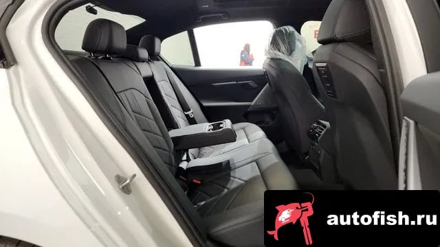 BMW 5-Series 5 Series (G60) 2025 года - похожие автомобили