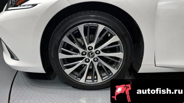 Lexus ES ES300h 7th generation 2018 года - вид 5