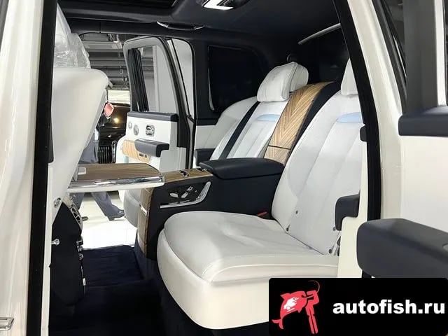 Rolls-Royce Cullinan Cullinan 2019 года - похожие автомобили