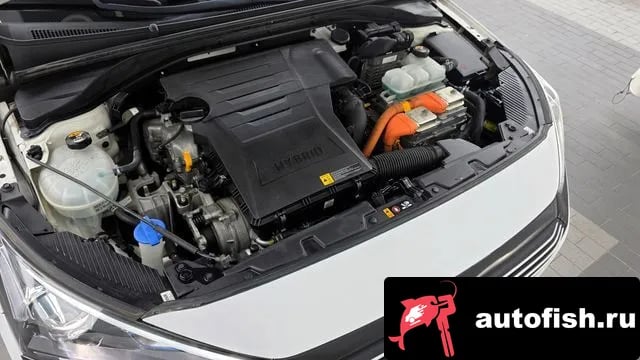 Hyundai Ioniq Ionic Hybrid 2018 года - похожие автомобили