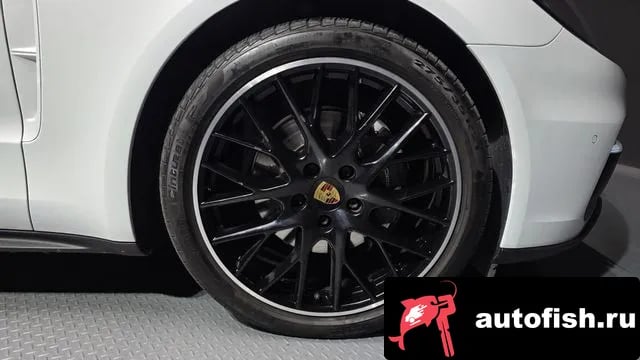 Porsche Panamera Panamera (971) 2018 года - похожие автомобили
