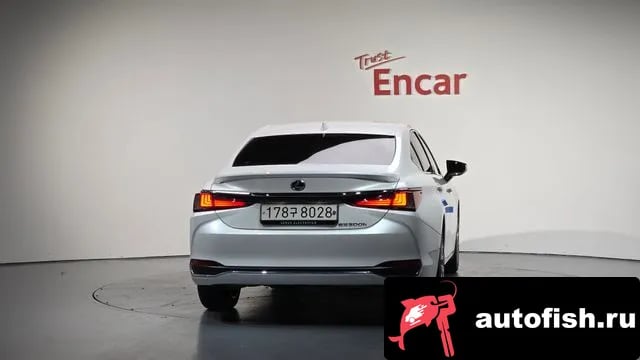Lexus ES ES300h 7th generation 2024 года - вид 3