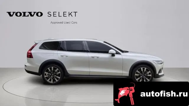 Volvo V60 V60 Cross-country 2nd Generation 2025 года - вид 3