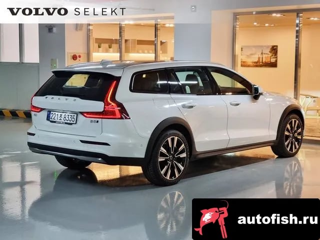 Volvo V60 V60 Cross-country 2nd Generation 2025 года - вид 2