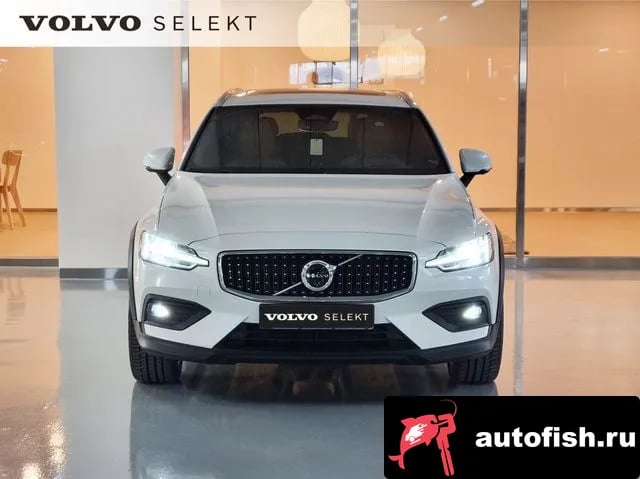Volvo V60 V60 Cross-country 2nd Generation 2025 года - вид 3