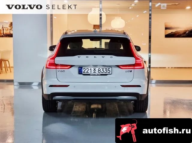 Volvo V60 V60 Cross-country 2nd Generation 2025 года - вид 4