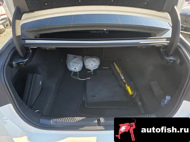 BMW 5-Series 5 Series (G60) 2025 года - вид 6