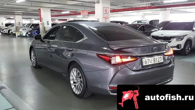 Lexus ES ES300h 7th generation 2019 года - вид 4