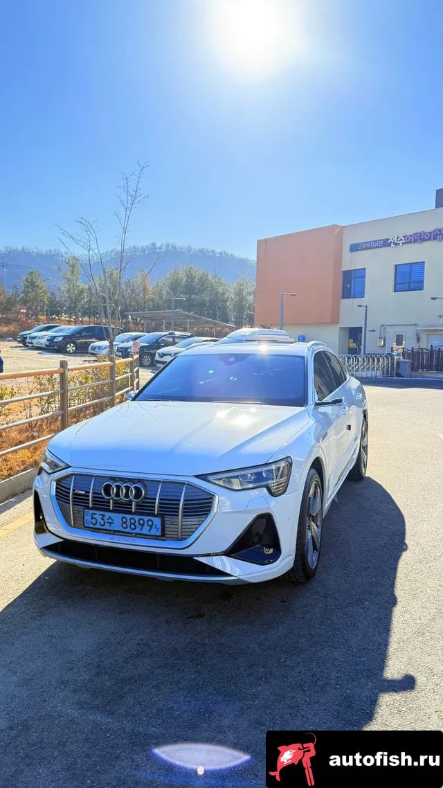 Audi e-tron e-Tron 2021 года - похожие автомобили