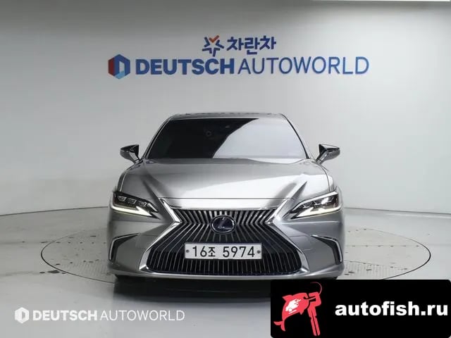 Lexus ES ES300h 7th generation 2019 года - вид 3