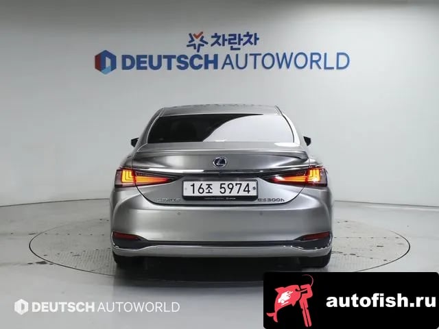 Lexus ES ES300h 7th generation 2019 года - вид 4
