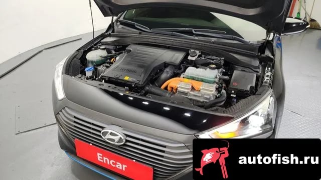 Hyundai Ioniq Ionic Hybrid 2018 года - вид 6