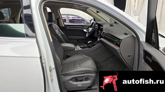 Volkswagen Touareg Tuareg 3rd generation 2021 года - похожие автомобили