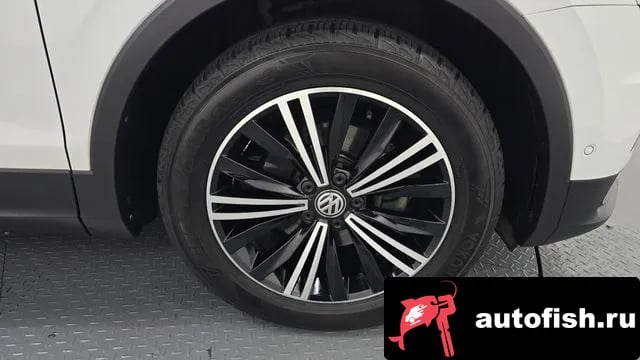 Volkswagen Tiguan Tiguan second Generation 2020 года - вид 5