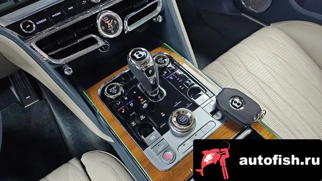 Bentley Flying Spur Flying Spur 3rd Generation 2022 года - похожие автомобили