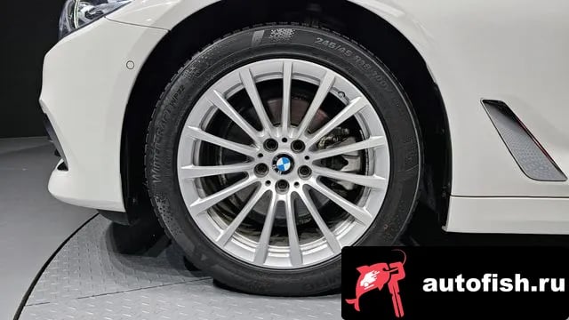 BMW 5-Series 5 Series (G30) 2019 года - вид 5