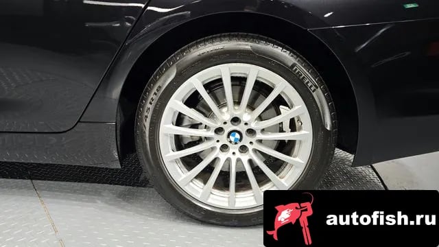 BMW 5-Series 5 Series (G30) 2019 года - вид 5