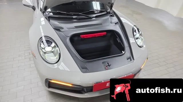 Porsche 911 911 (992) 2021 года - вид 6