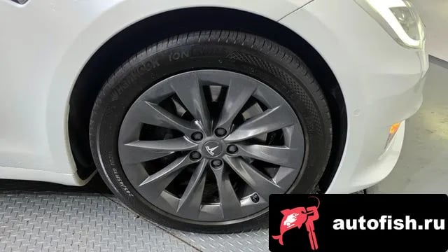 Tesla Model S Model S 2020 года - вид 5